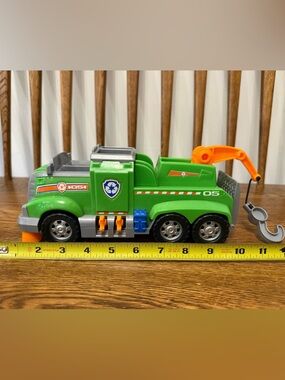 PAW Patrol Rocky Ultimate Rescue Recycling Truck Green Toy Vehicle Crane Hook